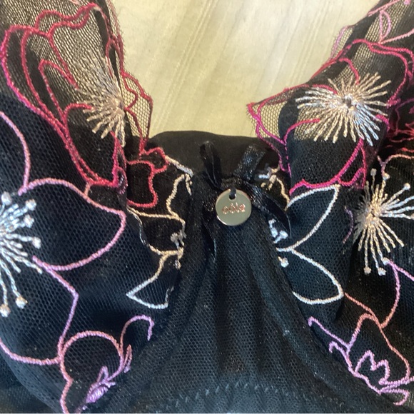 Oola brand black embroidered bra. - Picture 5 of 6